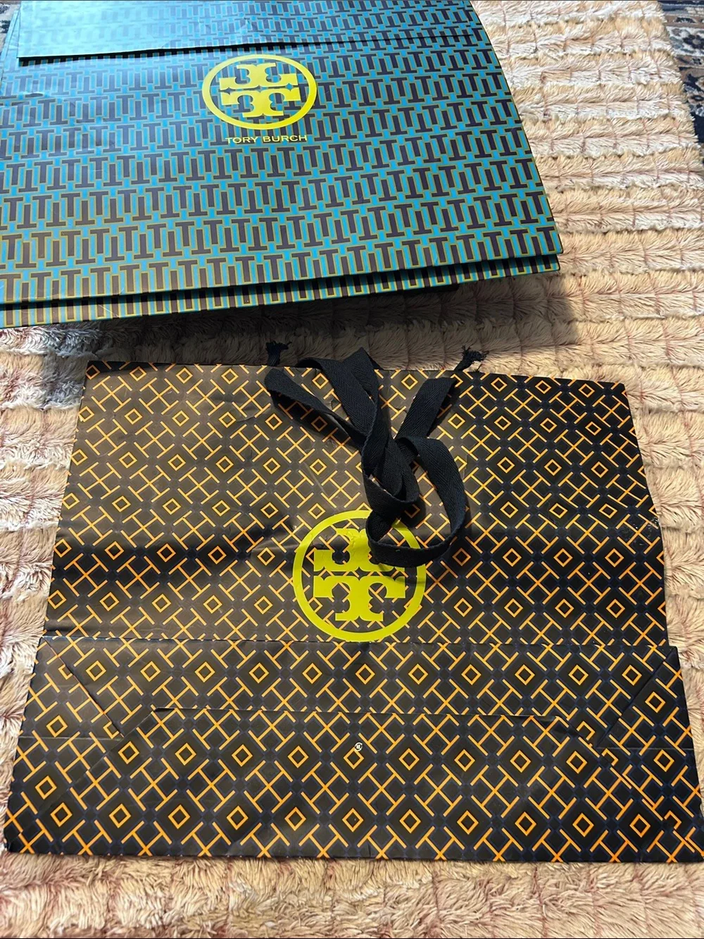7 Tory Burch Multicolor bags & 1 gift box  8 items